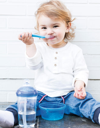Conjunto de 4 tazas y 2 cucharas Nuby