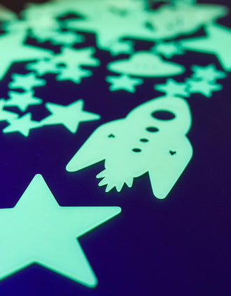 62 Adhesivos Brillan en la Oscuridad Djeco