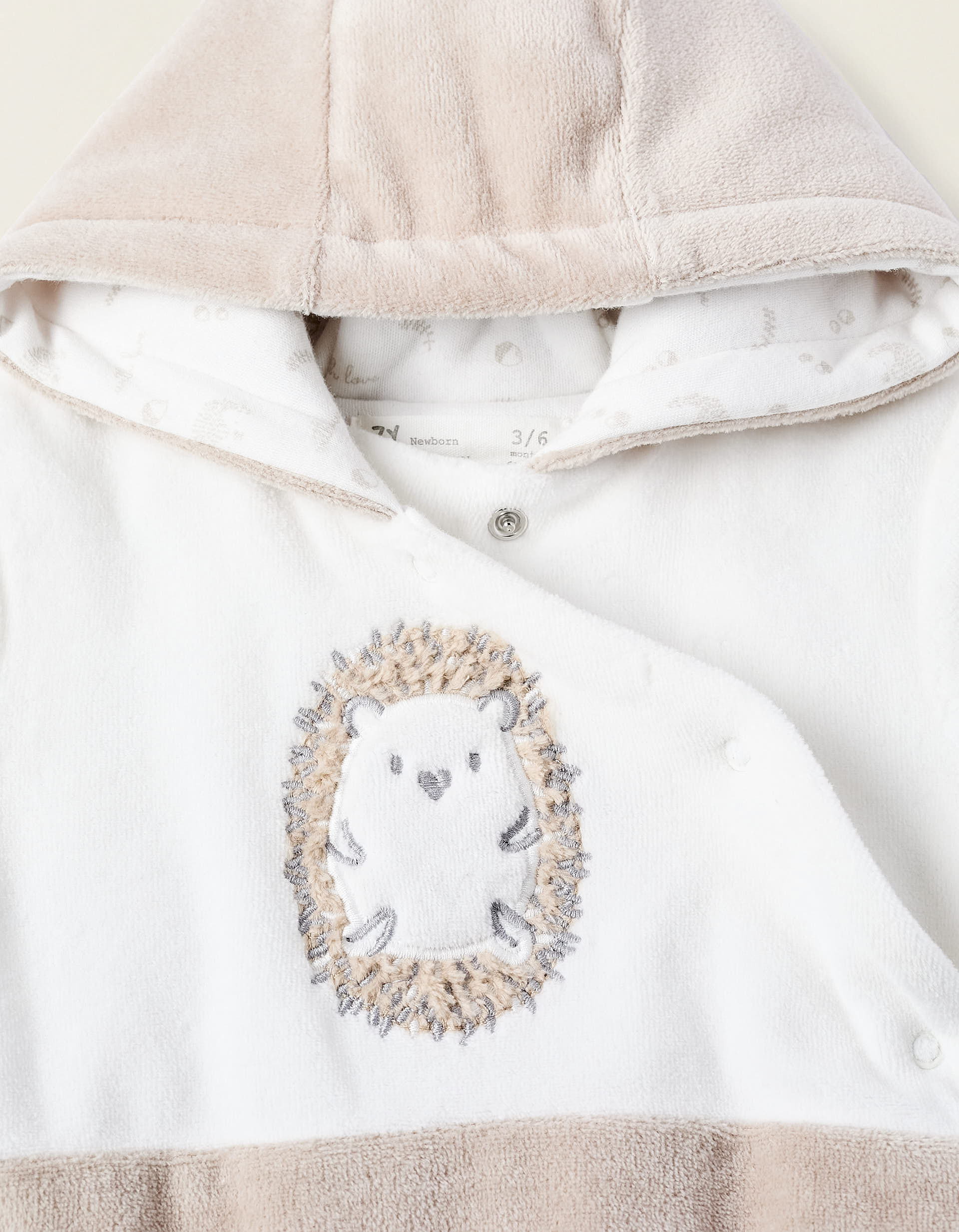 Padded Velours Sleepsuit for Babies 'Hedgehog', White/Beige